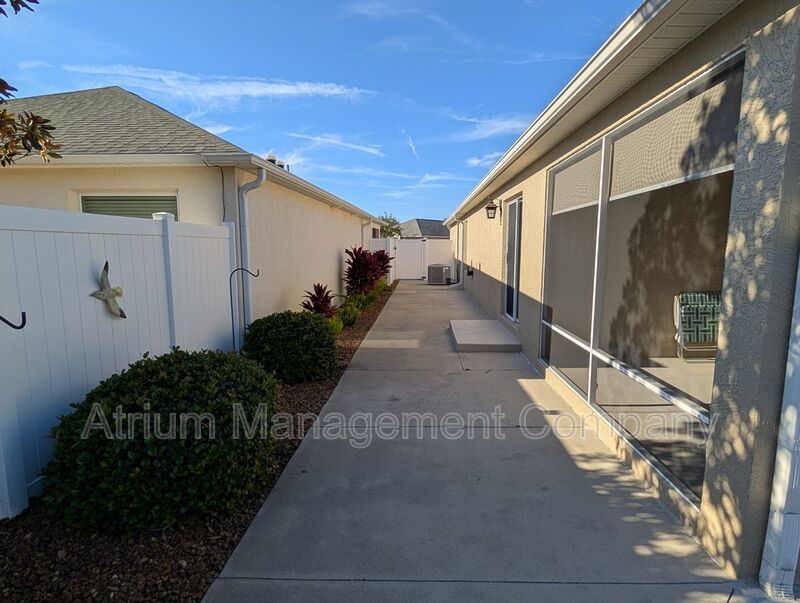 NEW LVP FLOORS! Fairmont Villa Minutes to Brownwood Paddock Square property image
