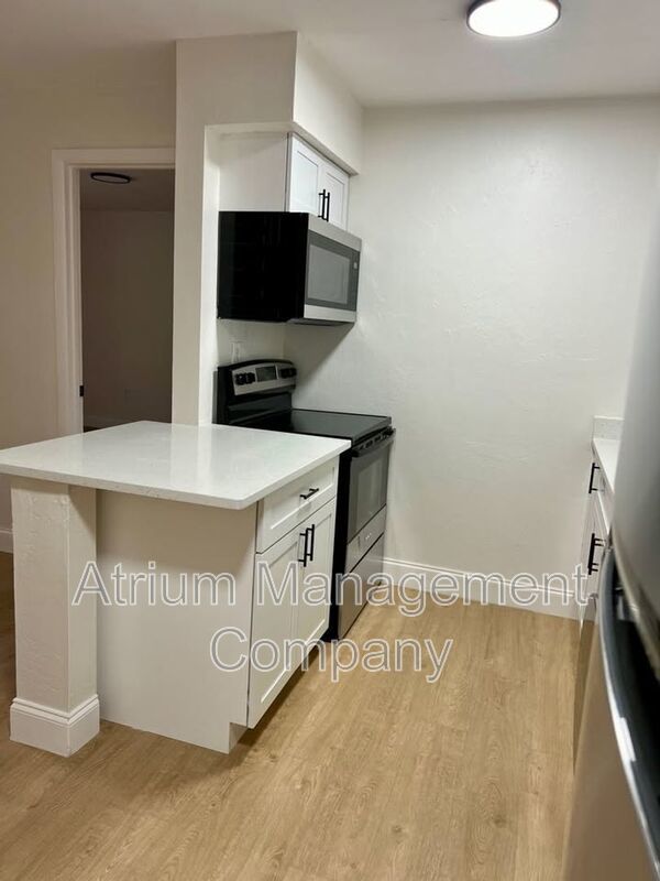 NEWLY RENOVATED!!  1 MONTH FREE RENT w\IMMEDIATE MOVE-IN property image