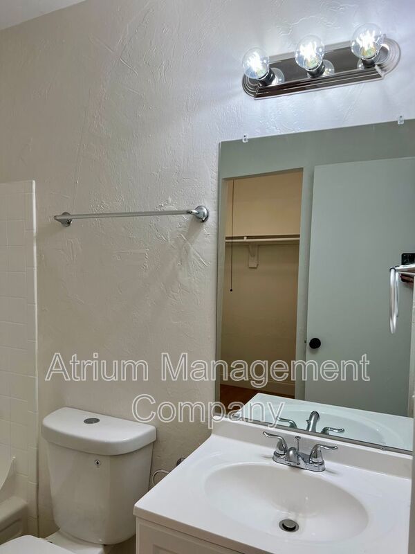 NEWLY RENOVATED!!  1 MONTH FREE RENT w\IMMEDIATE MOVE-IN property image