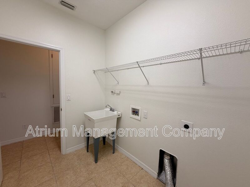 Charming 3BR Winter Garden Home | Spacious Layout, Preserve View & Screened Patio property image