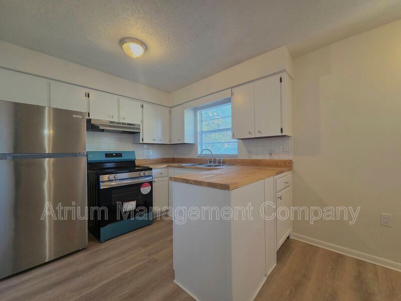 2 Bedroom, 1 Bathroom Apartment located near downtown Lakeland! property image