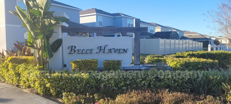 ***$300 off first month's rent*** Cable & Internet Included! 3 bedroom, 2.5 bathroom Davenport Townhome! property image