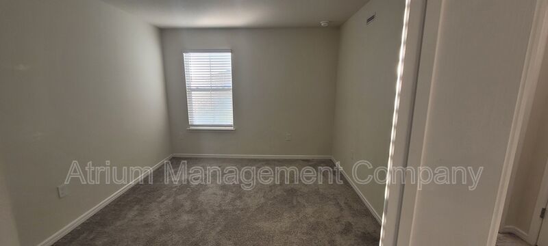 ***$300 off first month's rent*** Cable & Internet Included! 3 bedroom, 2.5 bathroom Davenport Townhome! property image