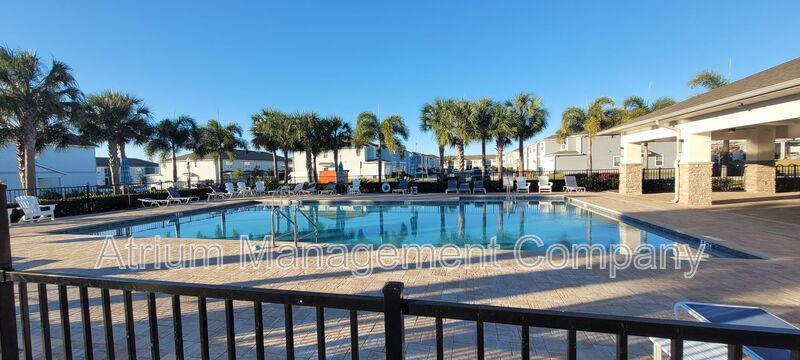 ***$300 off first month's rent*** Cable & Internet Included! 3 bedroom, 2.5 bathroom Davenport Townhome! property image