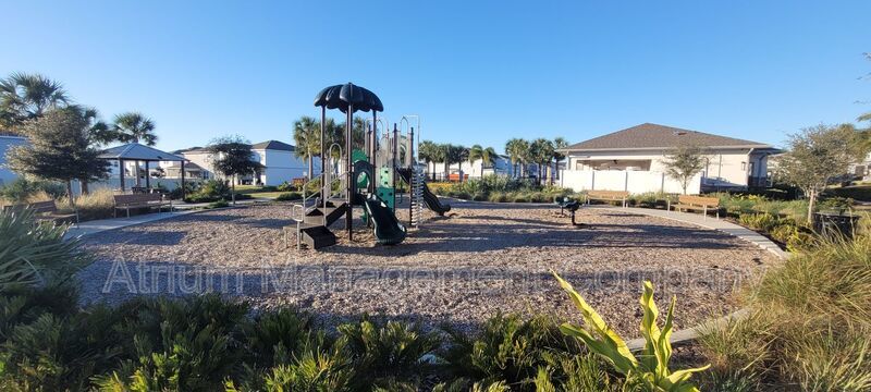 ***$300 off first month's rent*** Cable & Internet Included! 3 bedroom, 2.5 bathroom Davenport Townhome! property image