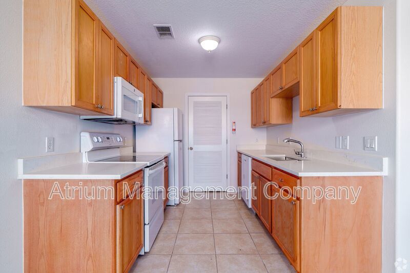 Spacious 4-Bed, 2.5-Bath Townhome – Minutes from the Indian River! property image