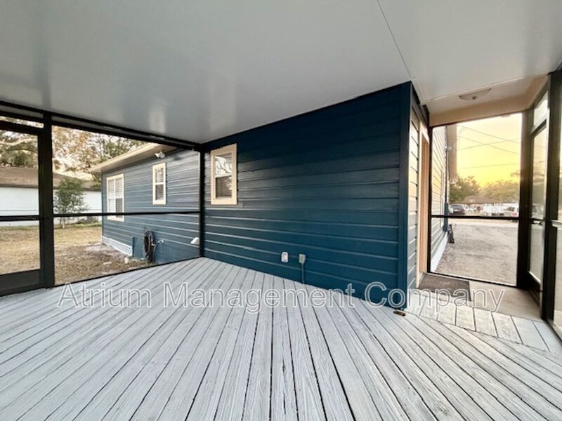 Charming 3-Bedroom Home with Fenced Yard in the Heart of Lake Helen property image