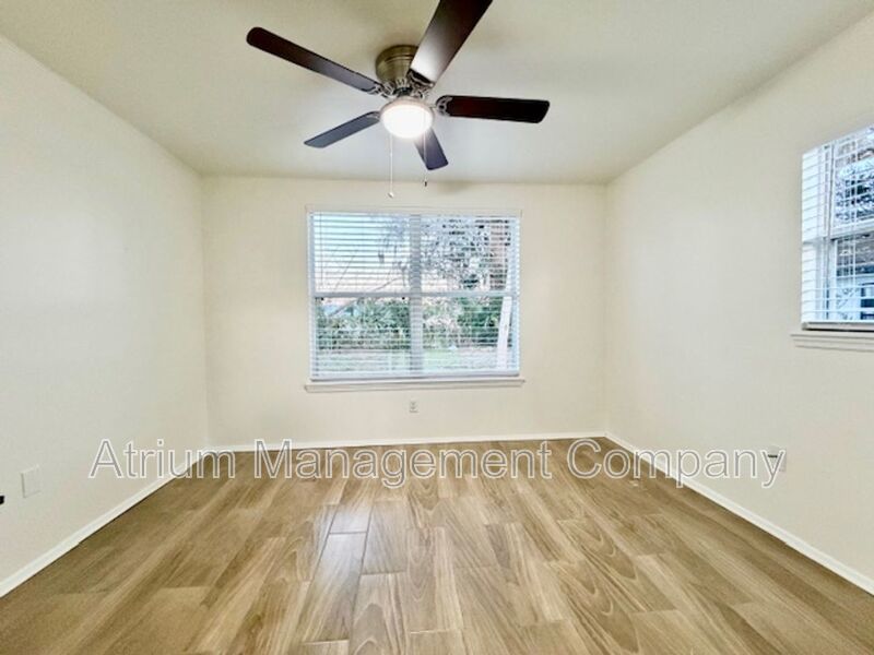 Charming 3-Bedroom Home with Fenced Yard in the Heart of Lake Helen property image