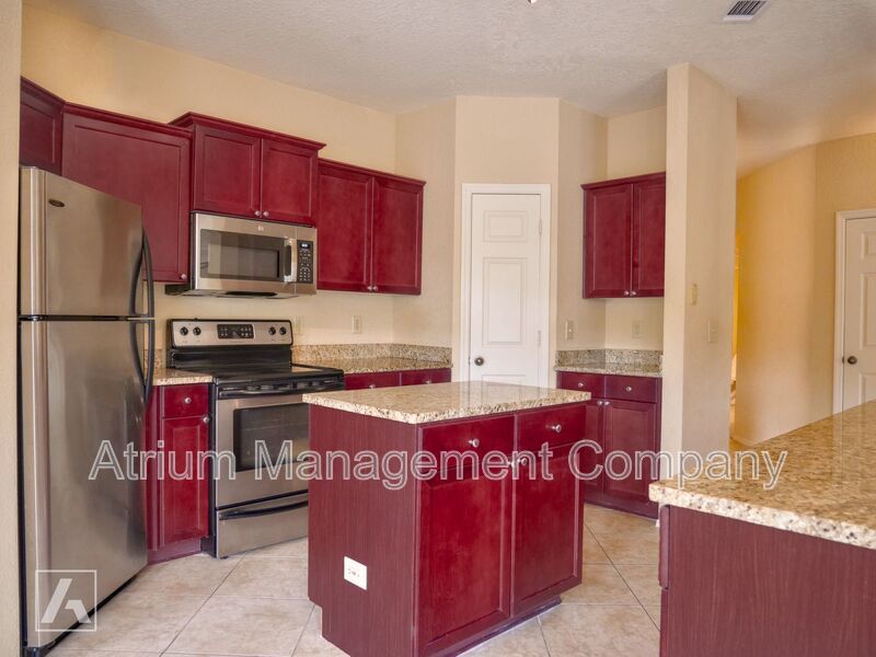 Inviting 3 Bed 2 Bath Gated Spacious Condo in Lake Mary, FL near Heathrow property image