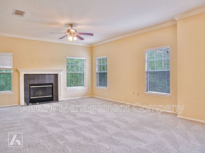 Inviting 3 Bed 2 Bath Gated Spacious Condo in Lake Mary, FL near Heathrow property image