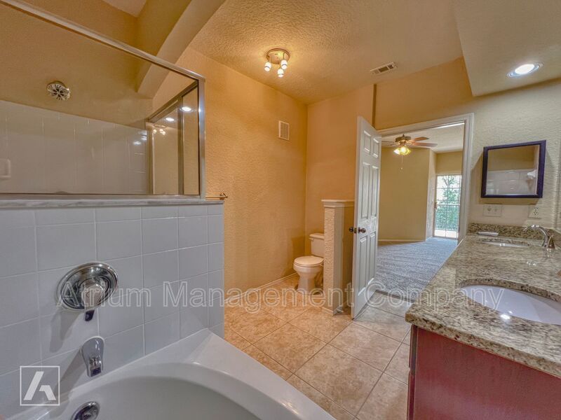 Inviting 3 Bed 2 Bath Gated Spacious Condo in Lake Mary, FL near Heathrow property image