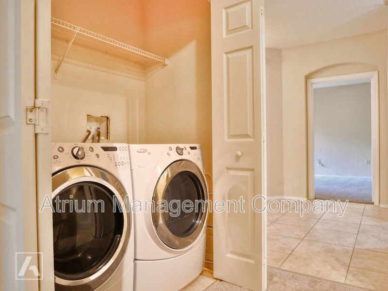 Inviting 3 Bed 2 Bath Gated Spacious Condo in Lake Mary, FL near Heathrow property image