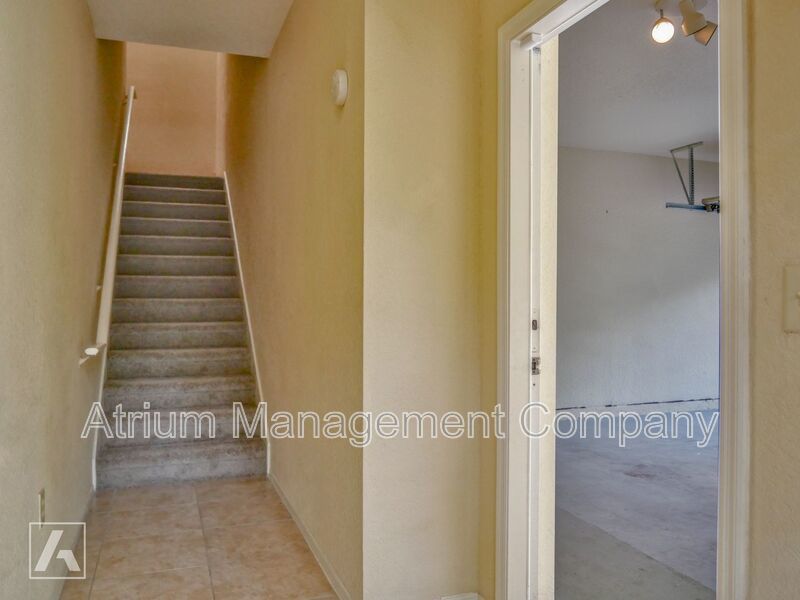 Inviting 3 Bed 2 Bath Gated Spacious Condo in Lake Mary, FL near Heathrow property image