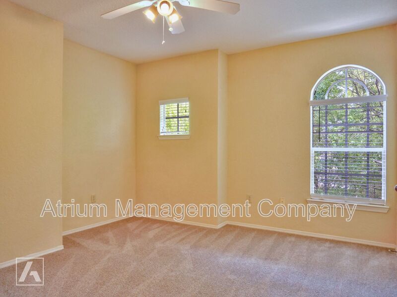 Inviting 3 Bed 2 Bath Gated Spacious Condo in Lake Mary, FL near Heathrow property image