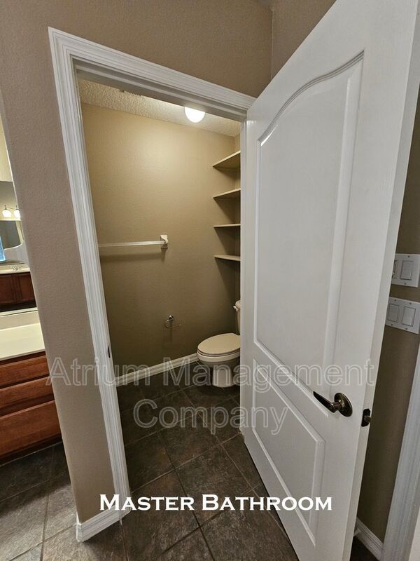 Elegant 5-Bed, 3.5-Bath Pool Home in Lake Mary’s Exclusive Magnolia Plantation – Guard Gated Luxury! property image