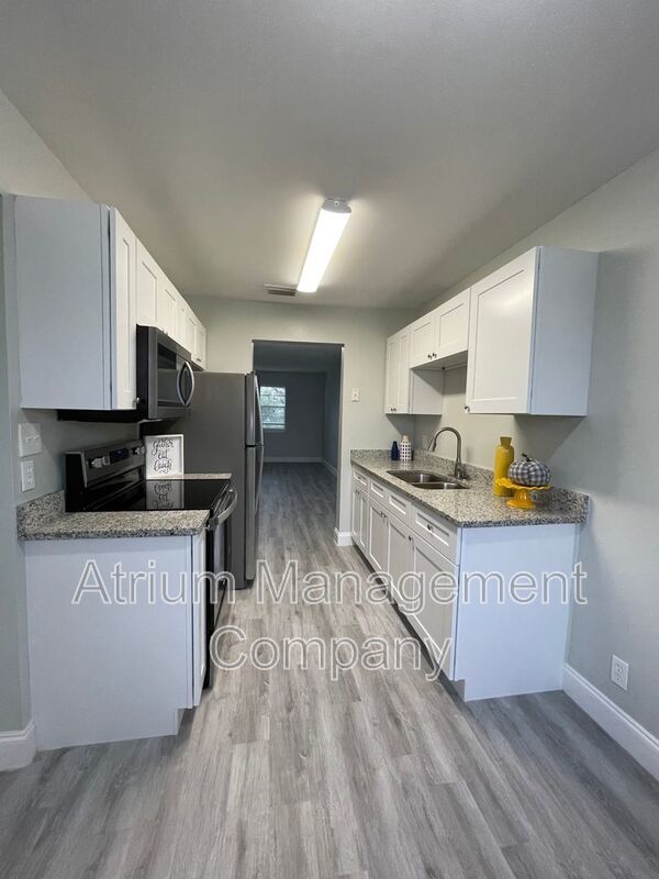2 Bedrooms 1 Bath Apartment in Tituville property image