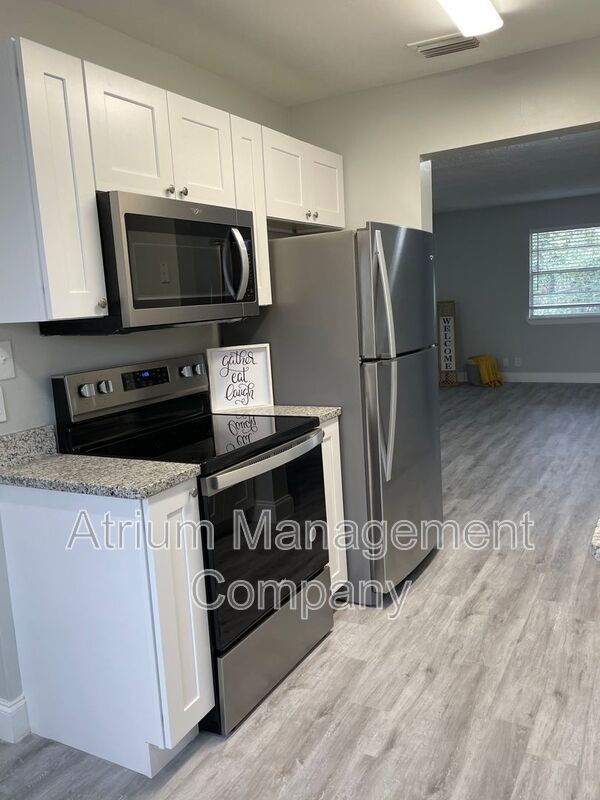 2 Bedrooms 1 Bath Apartment in Tituville property image