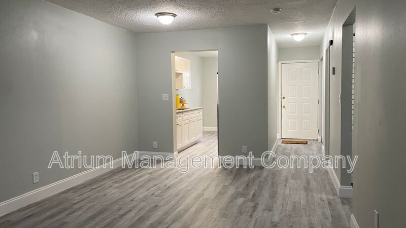 2 Bedrooms 1 Bath Apartment in Tituville property image