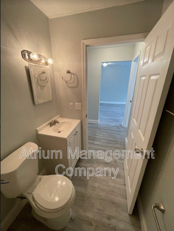 2 Bedrooms 1 Bath Apartment in Tituville property image