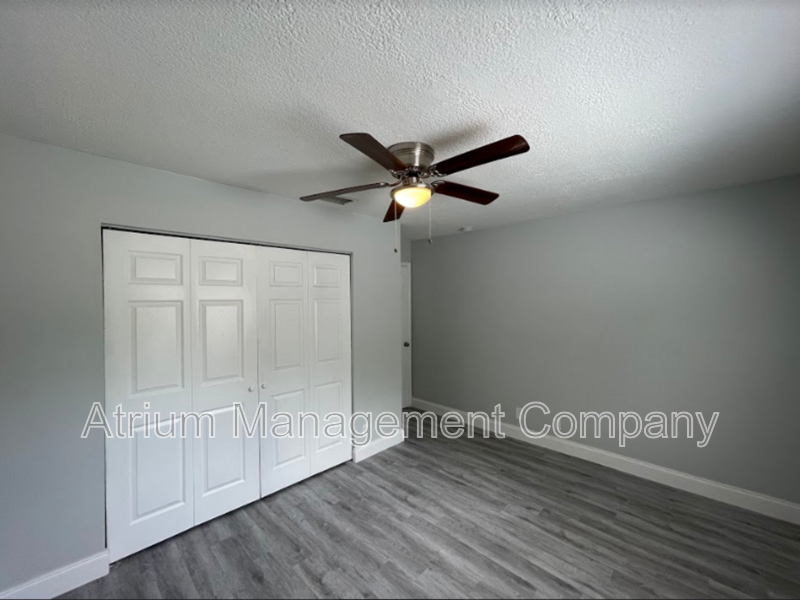 2 Bedrooms 1 Bath Apartment in Tituville property image