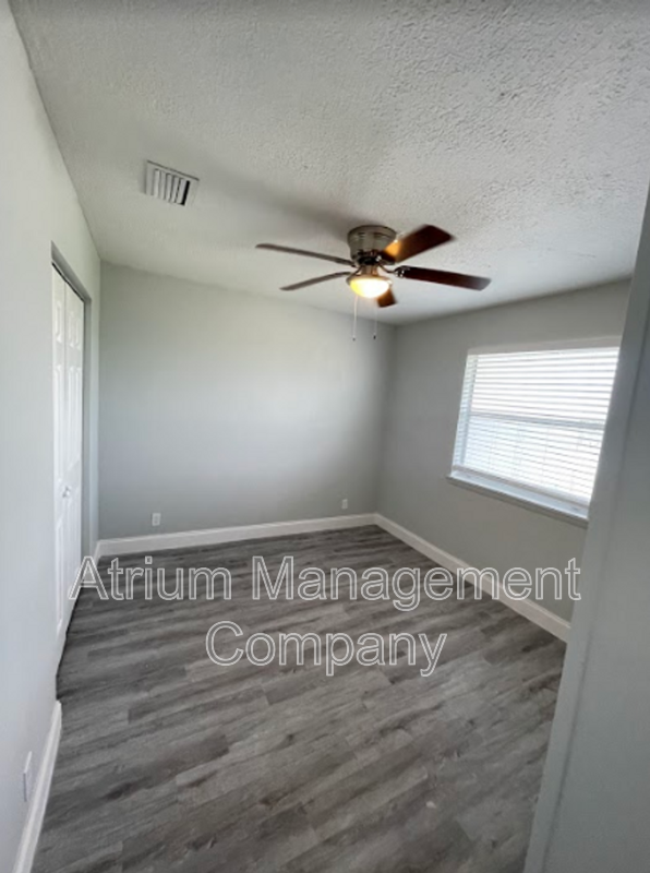 2 Bedrooms 1 Bath Apartment in Tituville property image