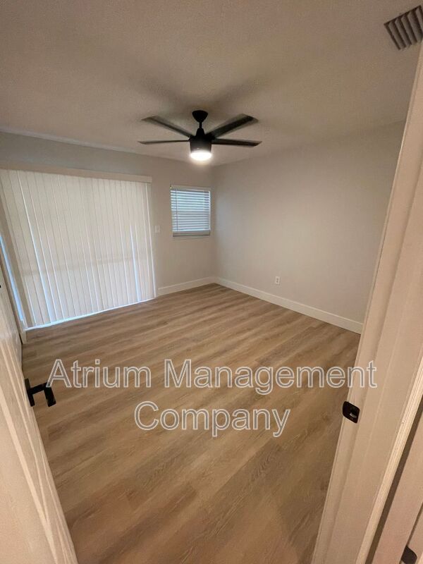 NEWLY RENOVATED!!  1 MONTH FREE RENT w\IMMEDIATE MOVE-IN property image