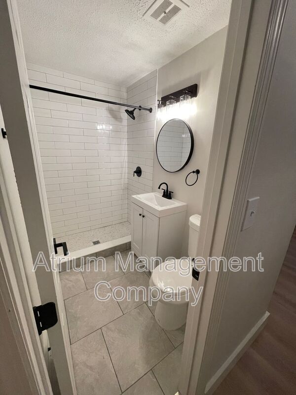 NEWLY RENOVATED!!  1 MONTH FREE RENT w\IMMEDIATE MOVE-IN property image
