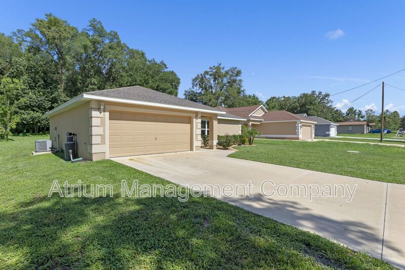 Beautiful 3 Bedroom 2 Bathroom Pool Home in Wildwood, FL property image