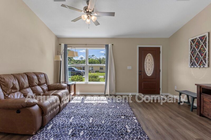 Beautiful 3 Bedroom 2 Bathroom Pool Home in Wildwood, FL property image