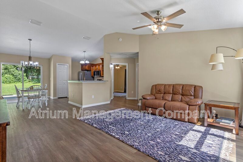 Beautiful 3 Bedroom 2 Bathroom Pool Home in Wildwood, FL property image