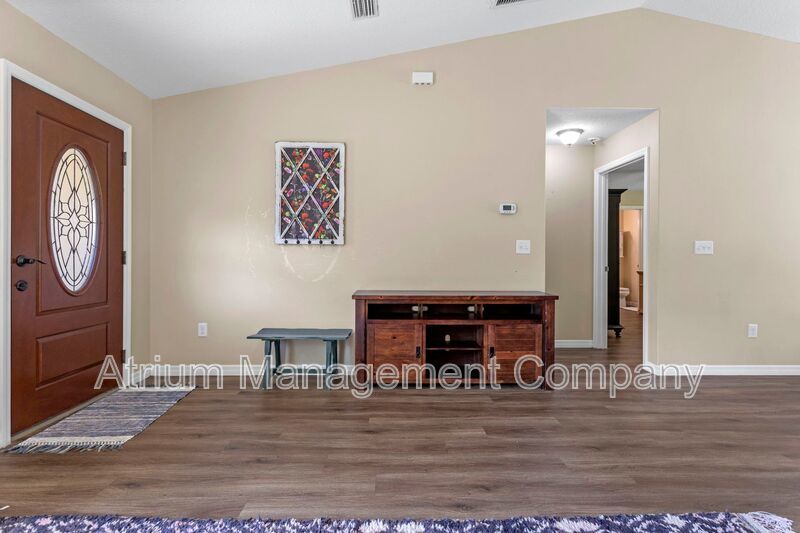 Beautiful 3 Bedroom 2 Bathroom Pool Home in Wildwood, FL property image