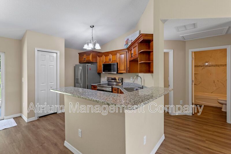 Beautiful 3 Bedroom 2 Bathroom Pool Home in Wildwood, FL property image