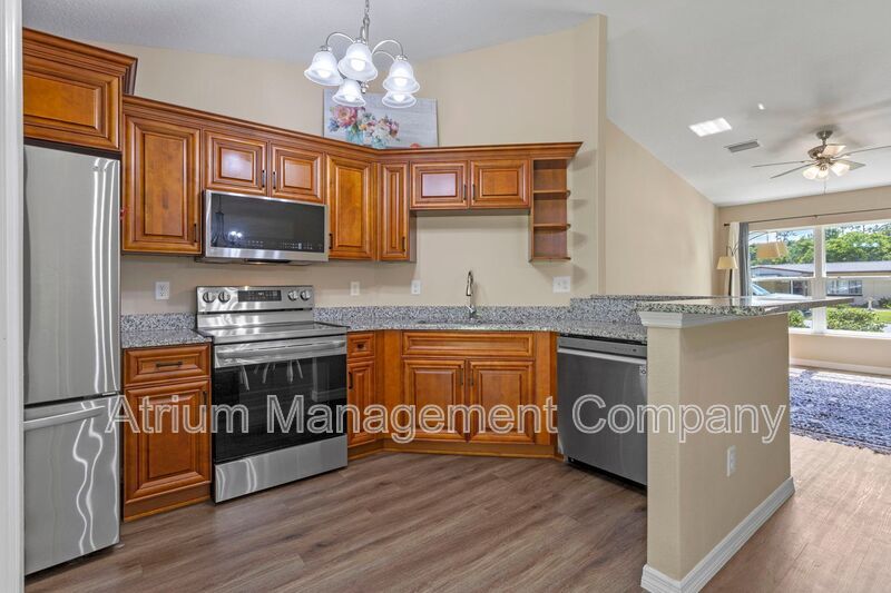 Beautiful 3 Bedroom 2 Bathroom Pool Home in Wildwood, FL property image