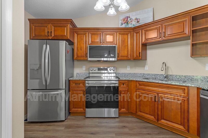 Beautiful 3 Bedroom 2 Bathroom Pool Home in Wildwood, FL property image