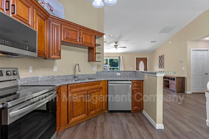 Beautiful 3 Bedroom 2 Bathroom Pool Home in Wildwood, FL property image