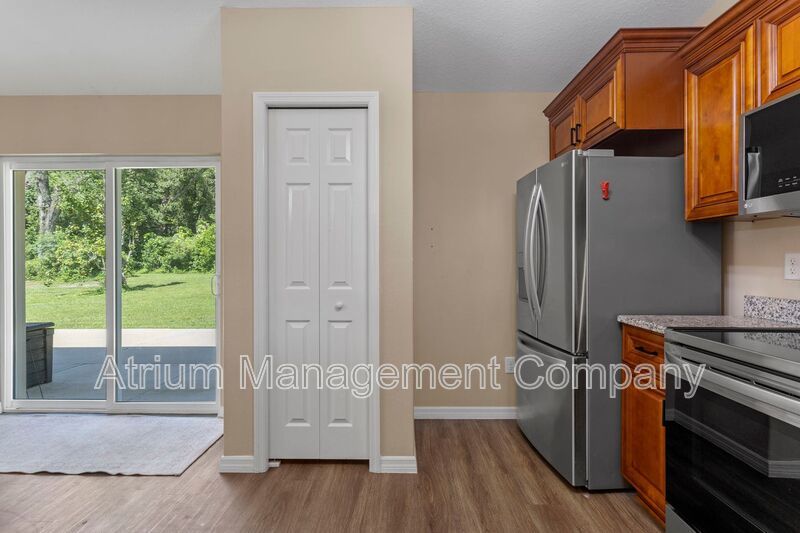 Beautiful 3 Bedroom 2 Bathroom Pool Home in Wildwood, FL property image