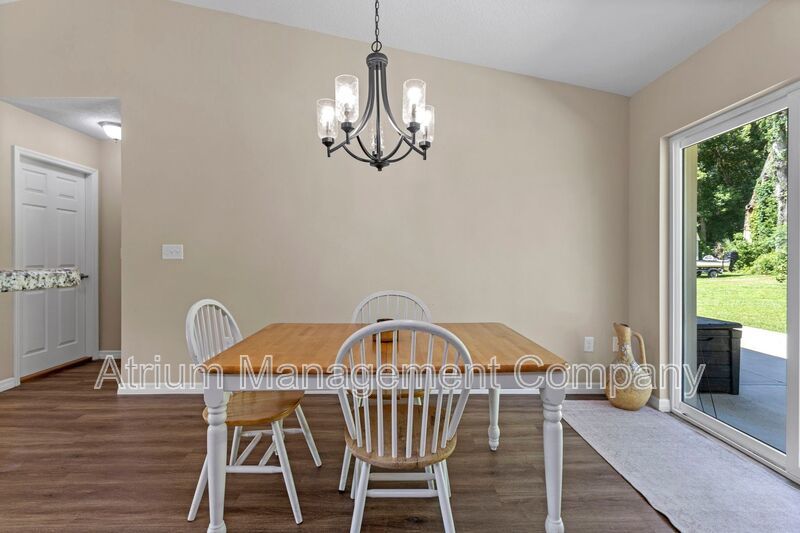 Beautiful 3 Bedroom 2 Bathroom Pool Home in Wildwood, FL property image