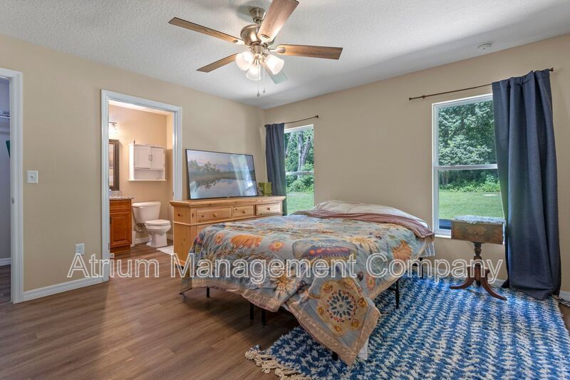 Beautiful 3 Bedroom 2 Bathroom Pool Home in Wildwood, FL property image