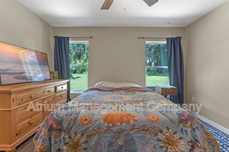 Beautiful 3 Bedroom 2 Bathroom Pool Home in Wildwood, FL property image