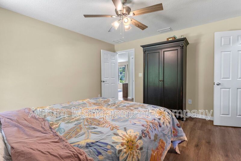 Beautiful 3 Bedroom 2 Bathroom Pool Home in Wildwood, FL property image