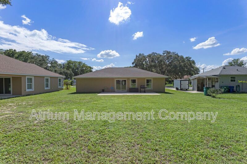 Beautiful 3 Bedroom 2 Bathroom Pool Home in Wildwood, FL property image