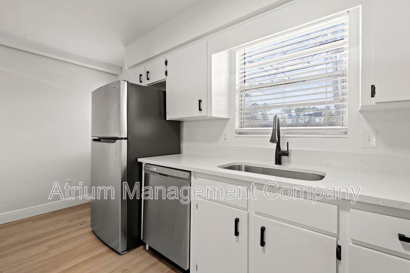 Renovated 2 Bedroom 1 Month free 1\2 off security deposit property image