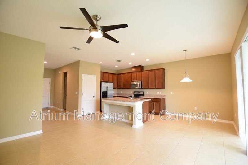Beautiful 2 Bed 2.5 Bath with Loft Gated Town Home for Rent in Sanford, FL! property image