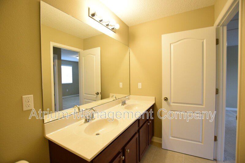 Beautiful 2 Bed 2.5 Bath with Loft Gated Town Home for Rent in Sanford, FL! property image