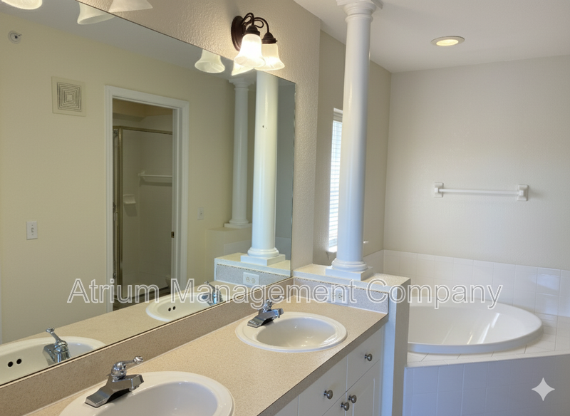 Gated Community Gem: Turnkey 2/2 in Emerald Lake property image