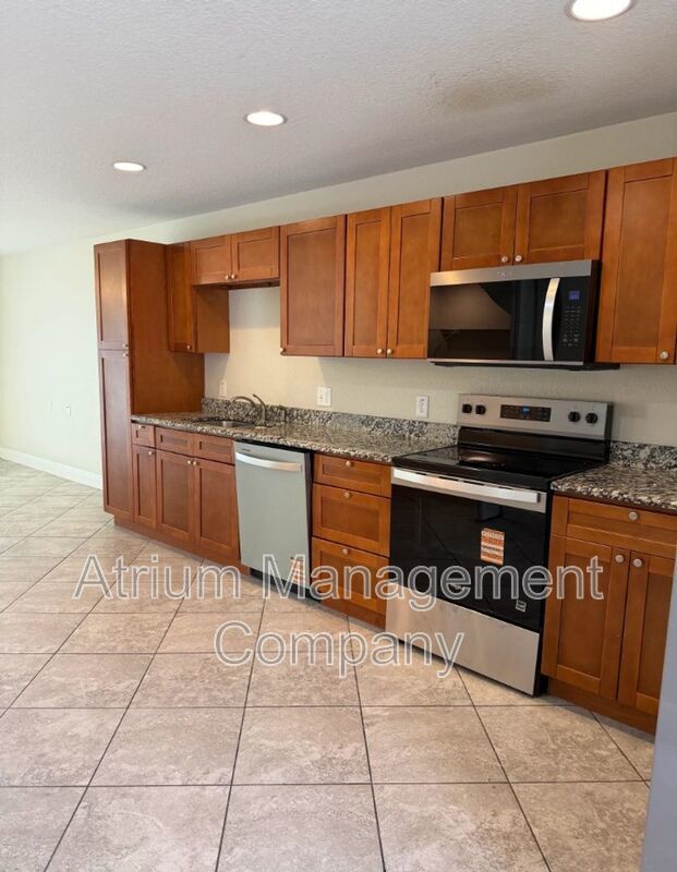 Move-In Ready!! 2 Bedroom 2.5 Bathroom Townhome!! property image