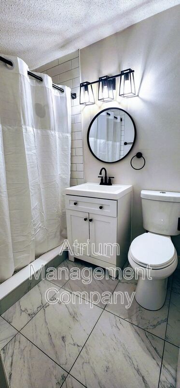 NEWLY RENOVATED!!  1 MONTH FREE RENT w\IMMEDIATE MOVE-IN property image