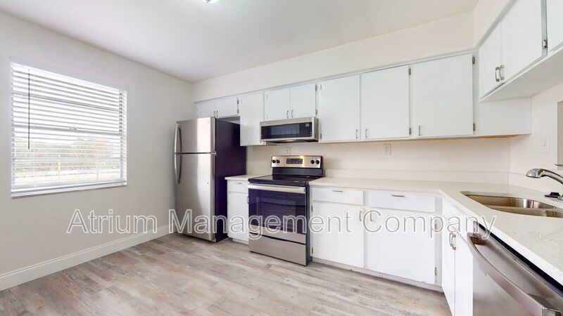 Gorgeous Seminole Heights Apartment!!! One month free! Look and lease today! property image