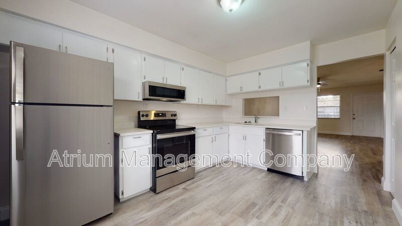 Gorgeous Seminole Heights Apartment!!! One month free! Look and lease today! property image