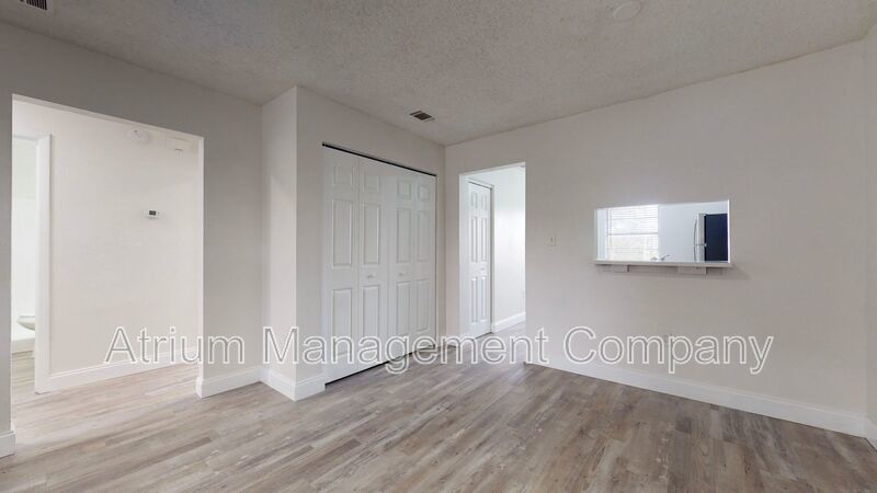 Gorgeous Seminole Heights Apartment!!! One month free! Look and lease today! property image